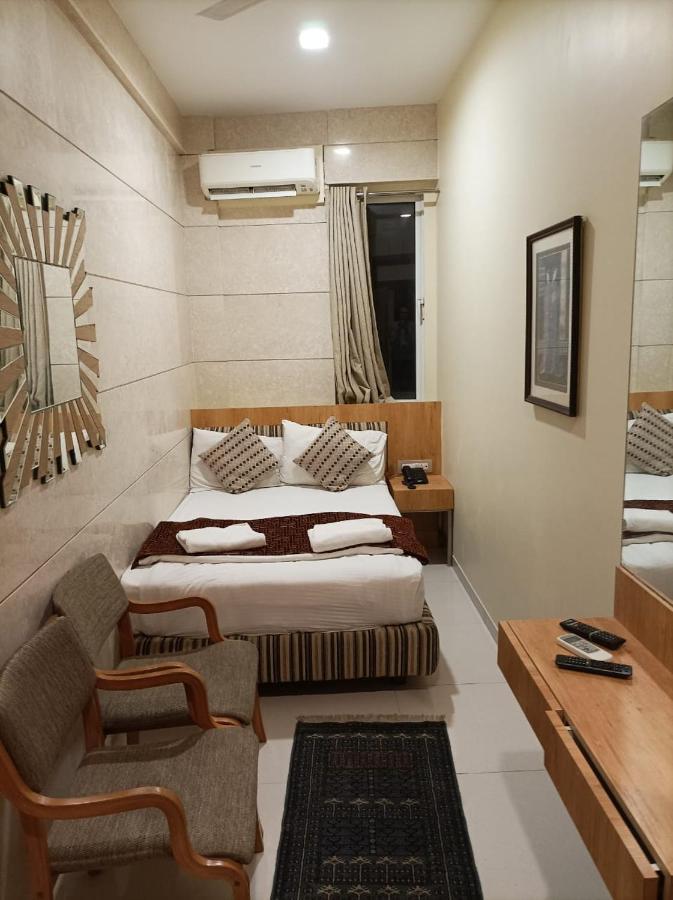 Bentley Hotel Marine Drive Мумбаї Екстер'єр фото