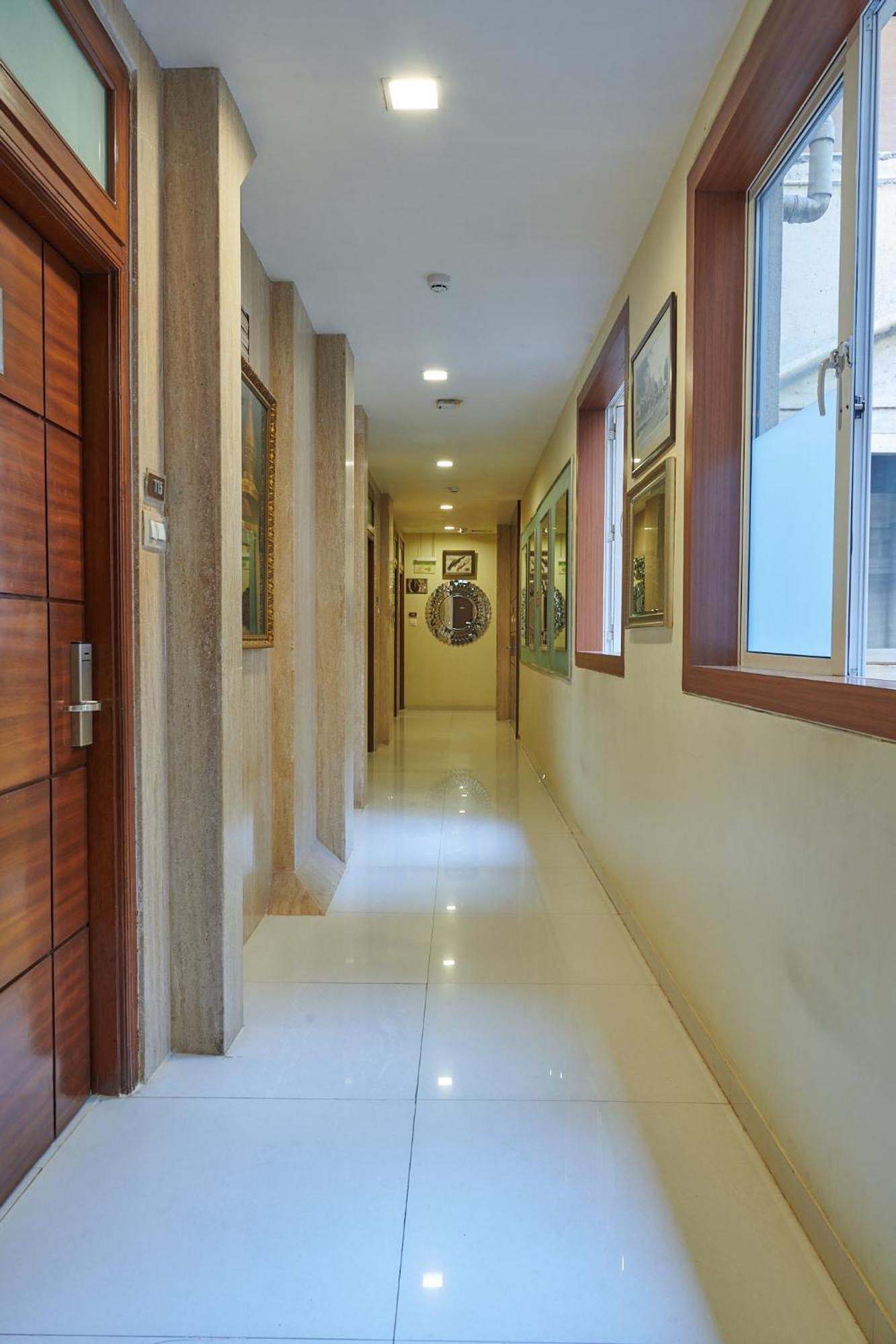 Bentley Hotel Marine Drive Мумбаї Екстер'єр фото