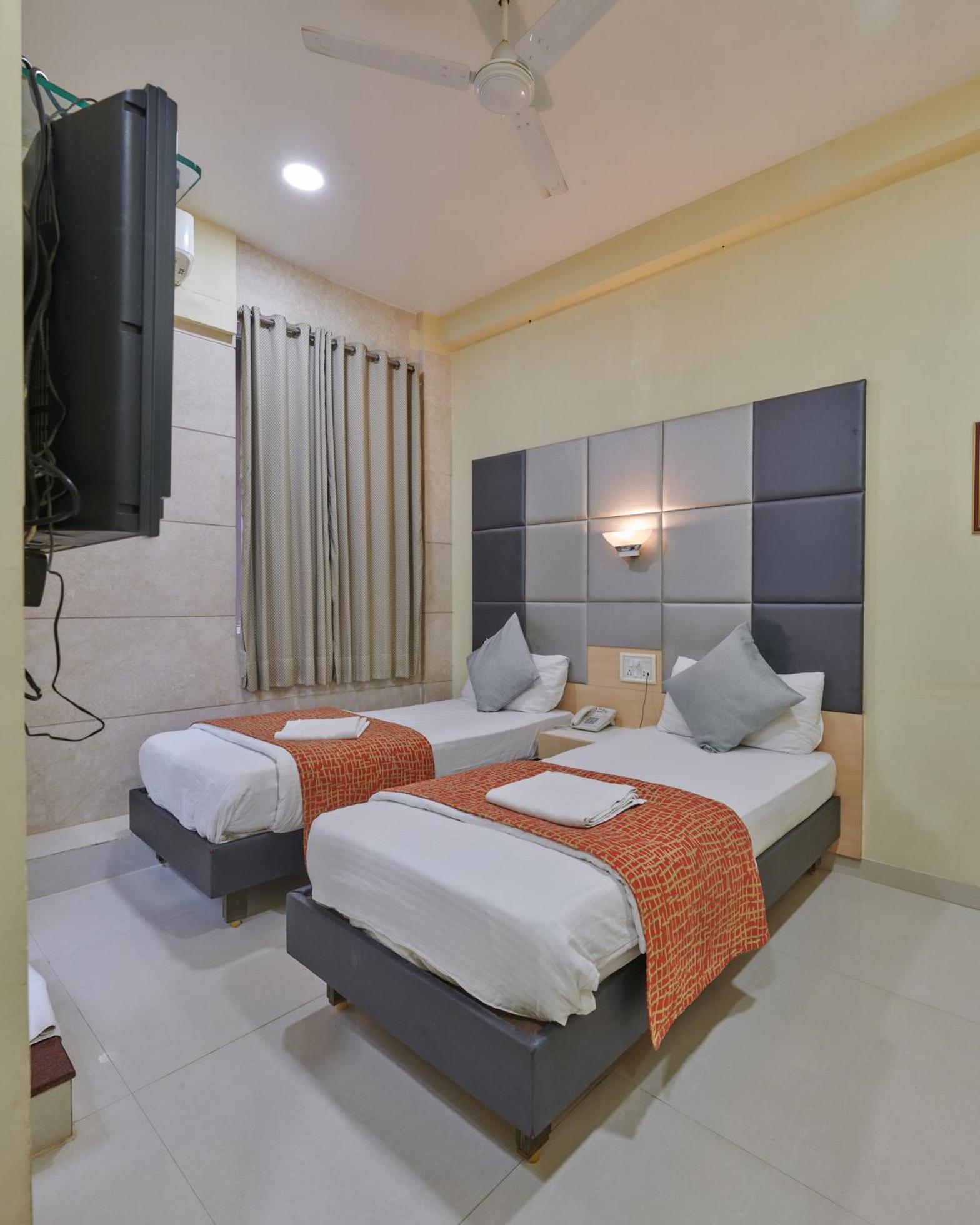 Bentley Hotel Marine Drive Мумбаї Екстер'єр фото